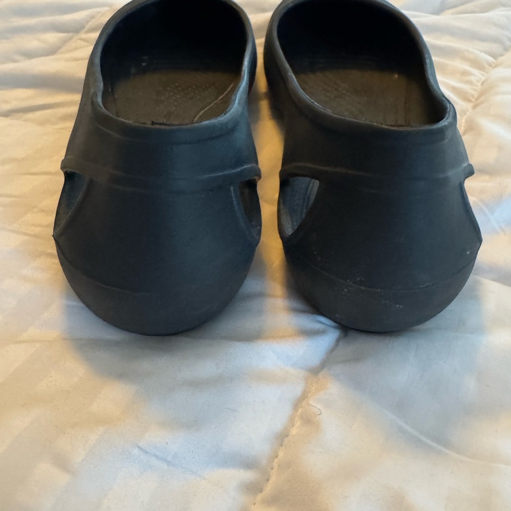 CROCS Women's Black Flats - Picture 7 of 7